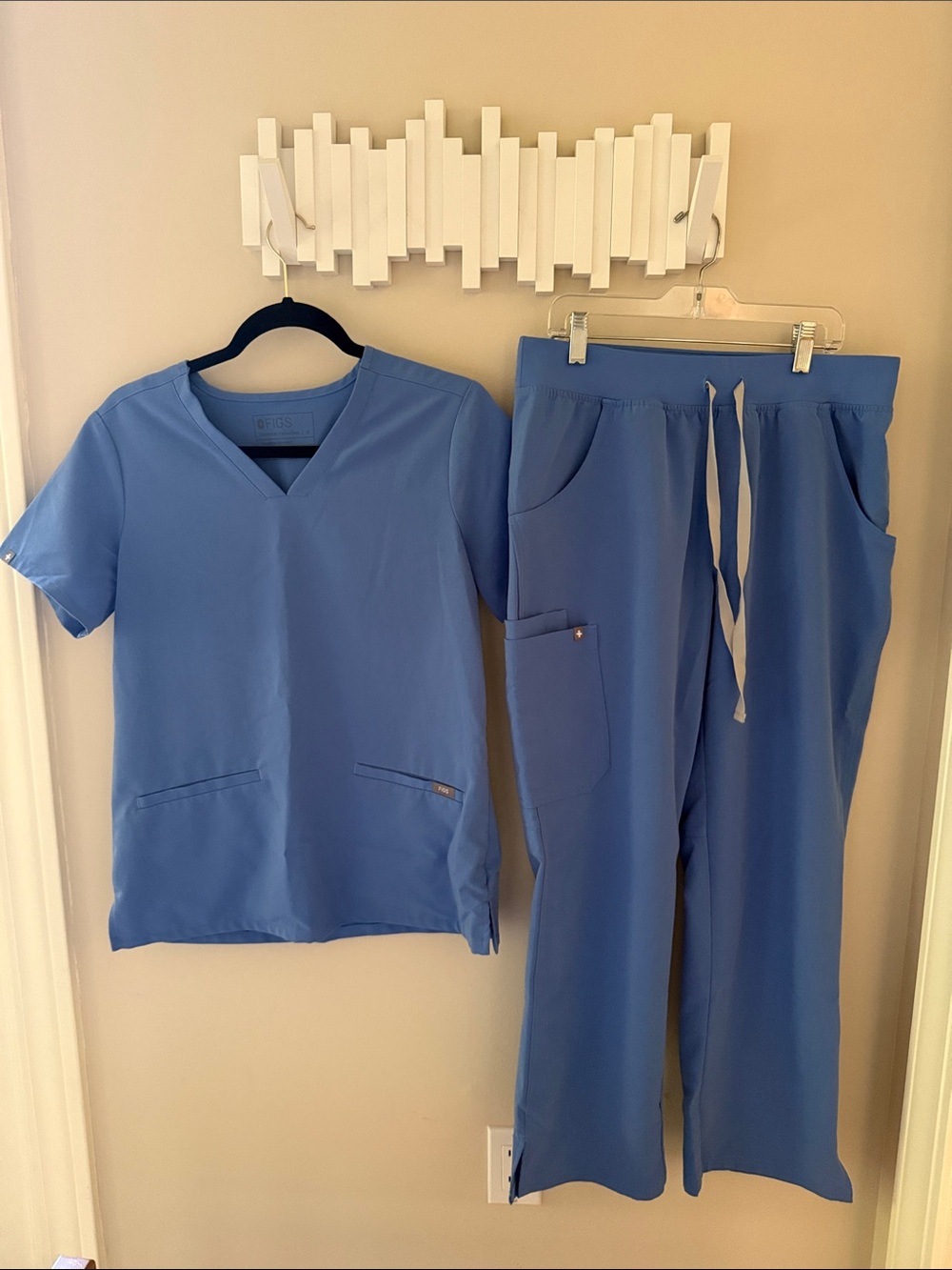 Figs Women's Ceil Blue Scrubs Set Casma S Top Zade Straight Leg Pants M Petite